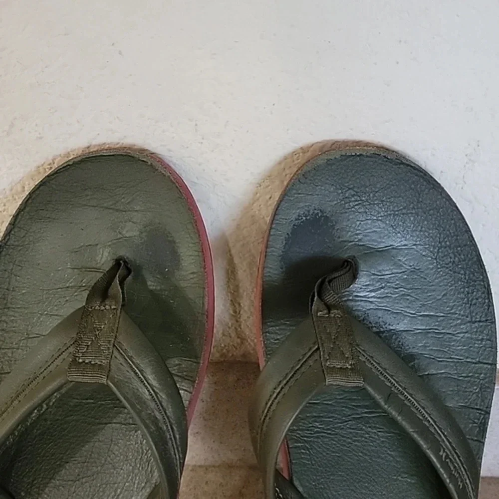 *MEN'S HURLEY LEATHER FLIP FLOPS SANDA)S (sz 7)‎